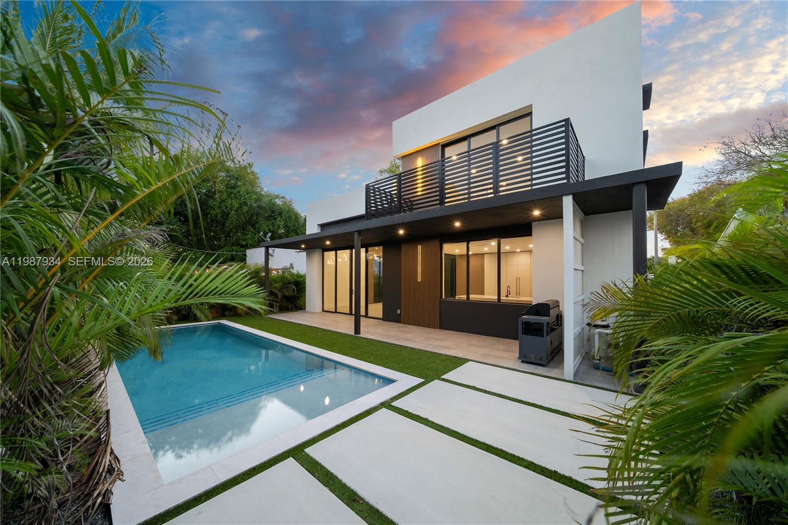 536 NW 48th St Miami, FL 33127