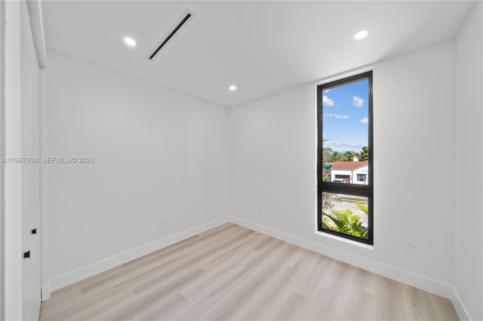 536 NW 48th St Miami, FL 33127