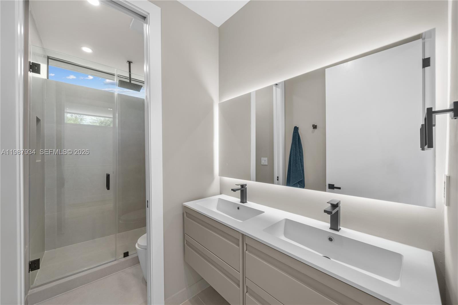 536 NW 48th St Miami, FL 33127