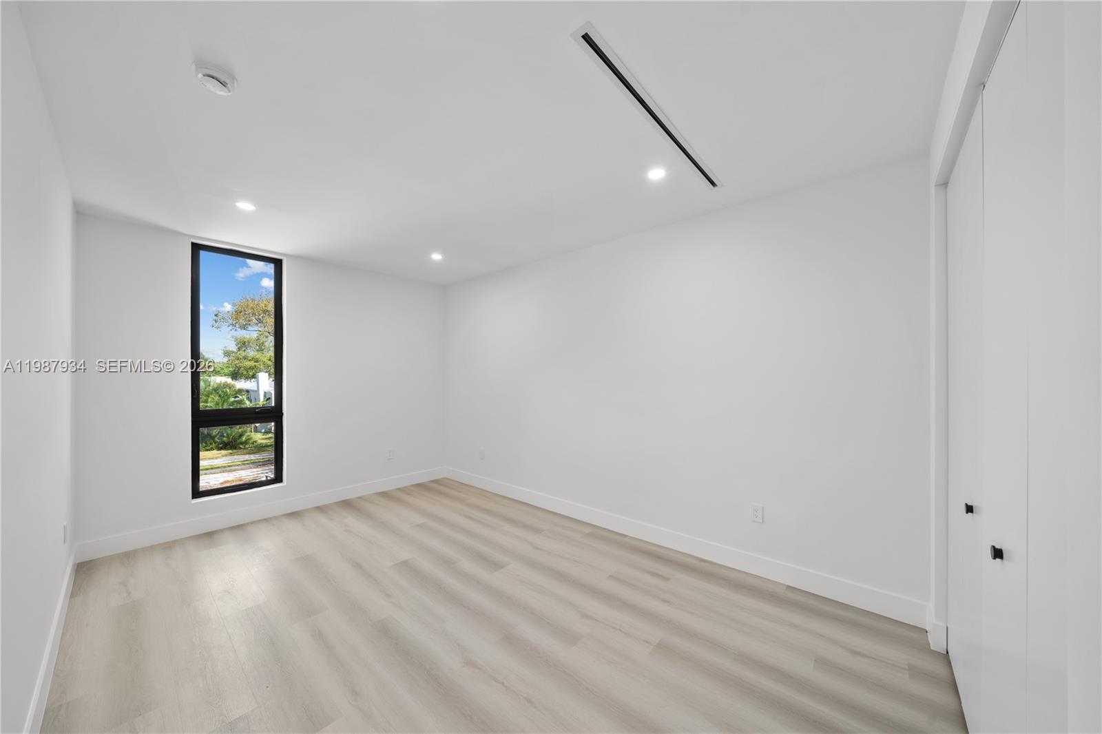 536 NW 48th St Miami, FL 33127