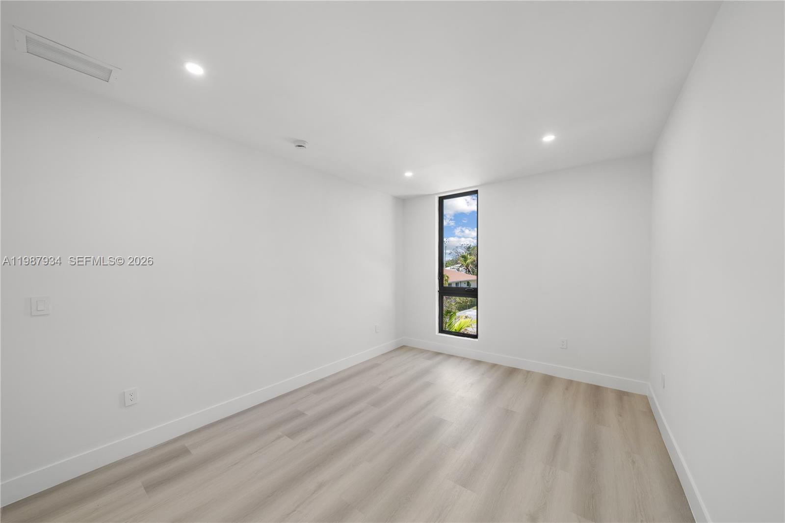 536 NW 48th St Miami, FL 33127