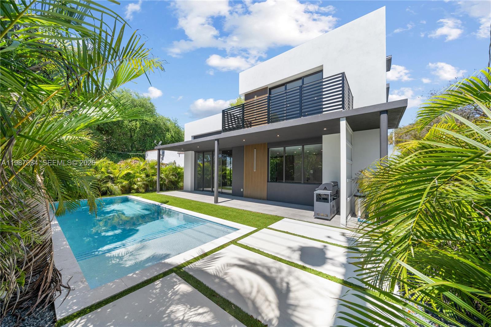 536 NW 48th St Miami, FL 33127