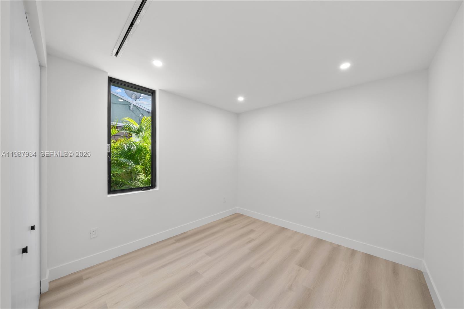 536 NW 48th St Miami, FL 33127