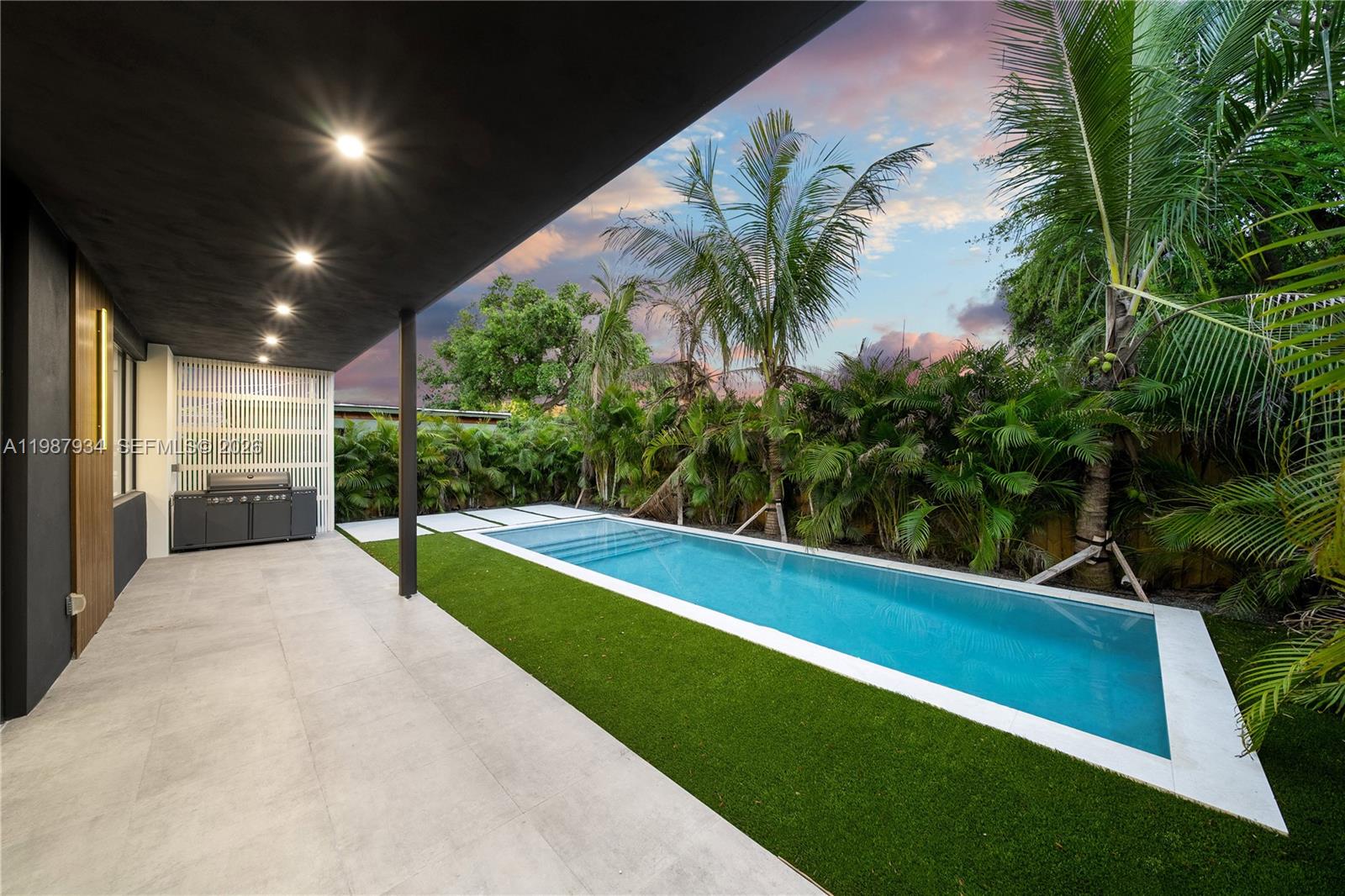 536 NW 48th St Miami, FL 33127