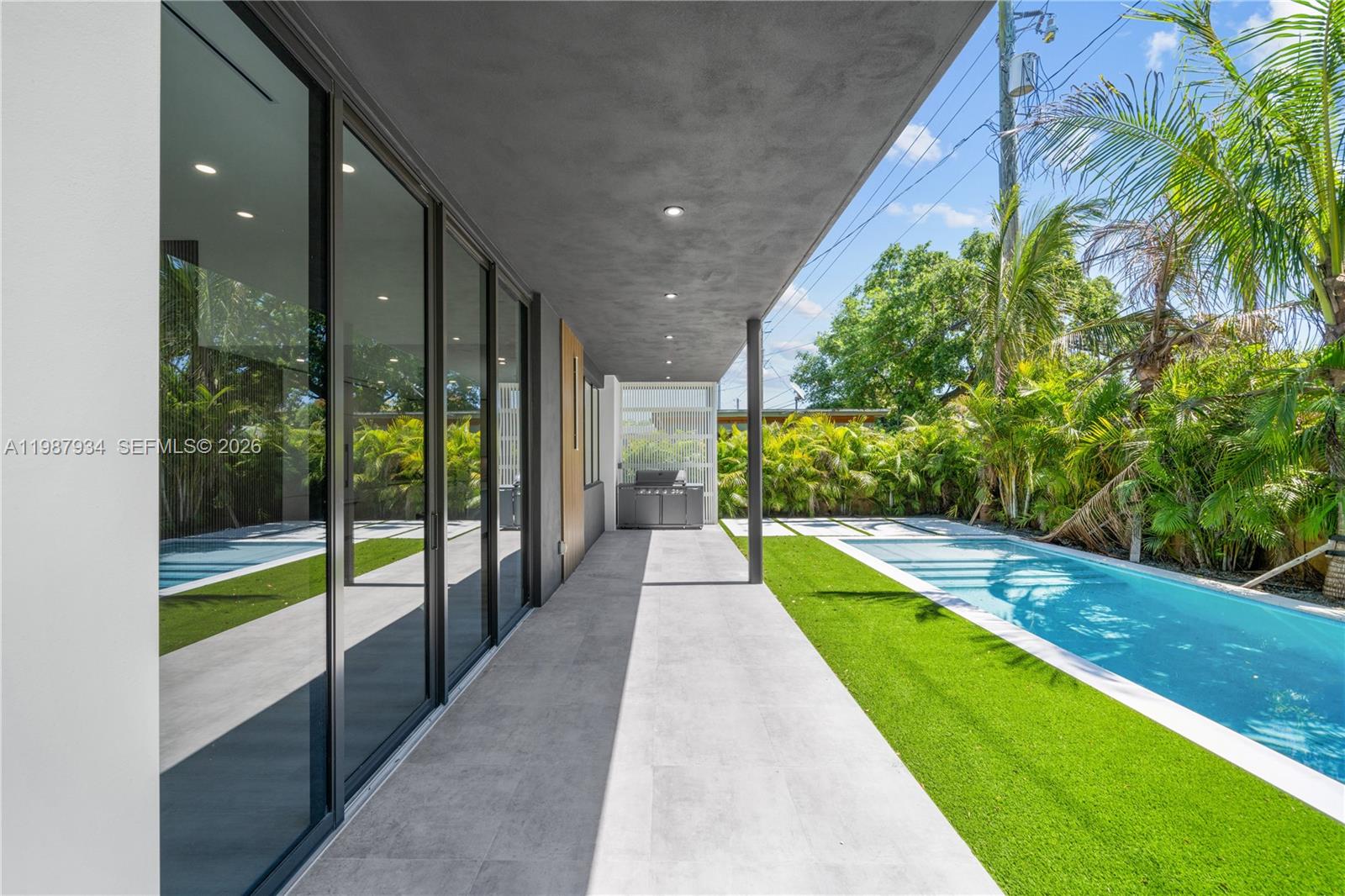 536 NW 48th St Miami, FL 33127
