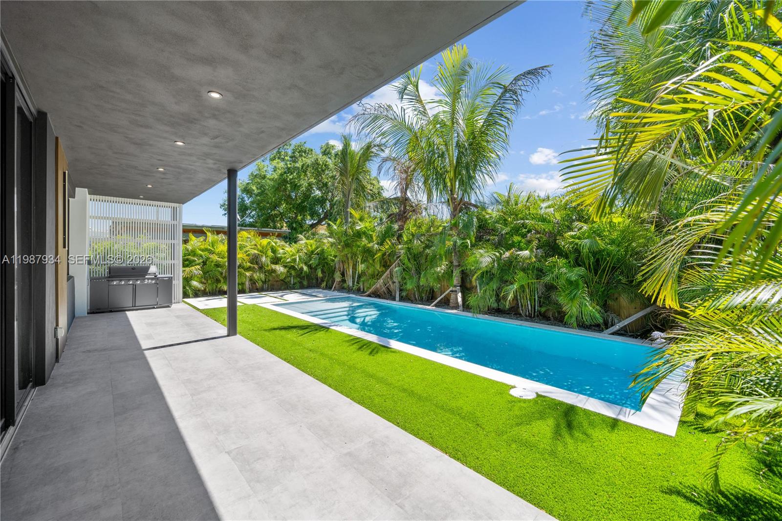 536 NW 48th St Miami, FL 33127