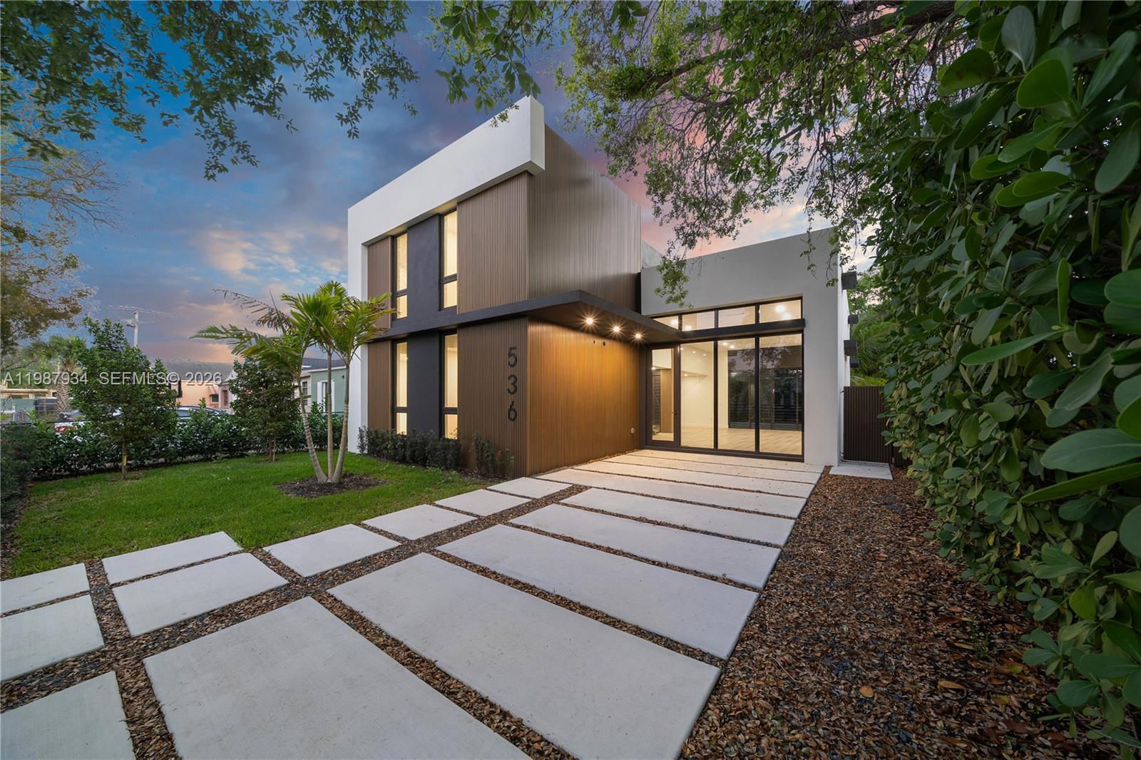 536 NW 48th St Miami, FL 33127