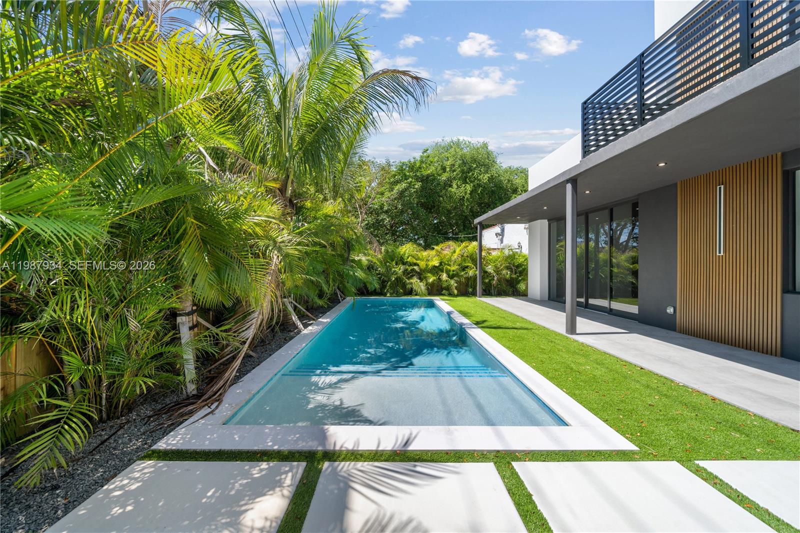 536 NW 48th St Miami, FL 33127