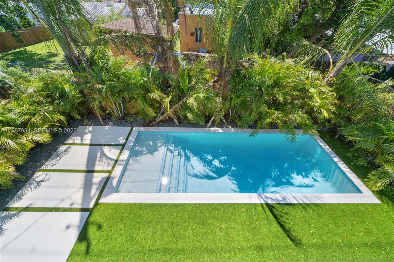 536 NW 48th St Miami, FL 33127