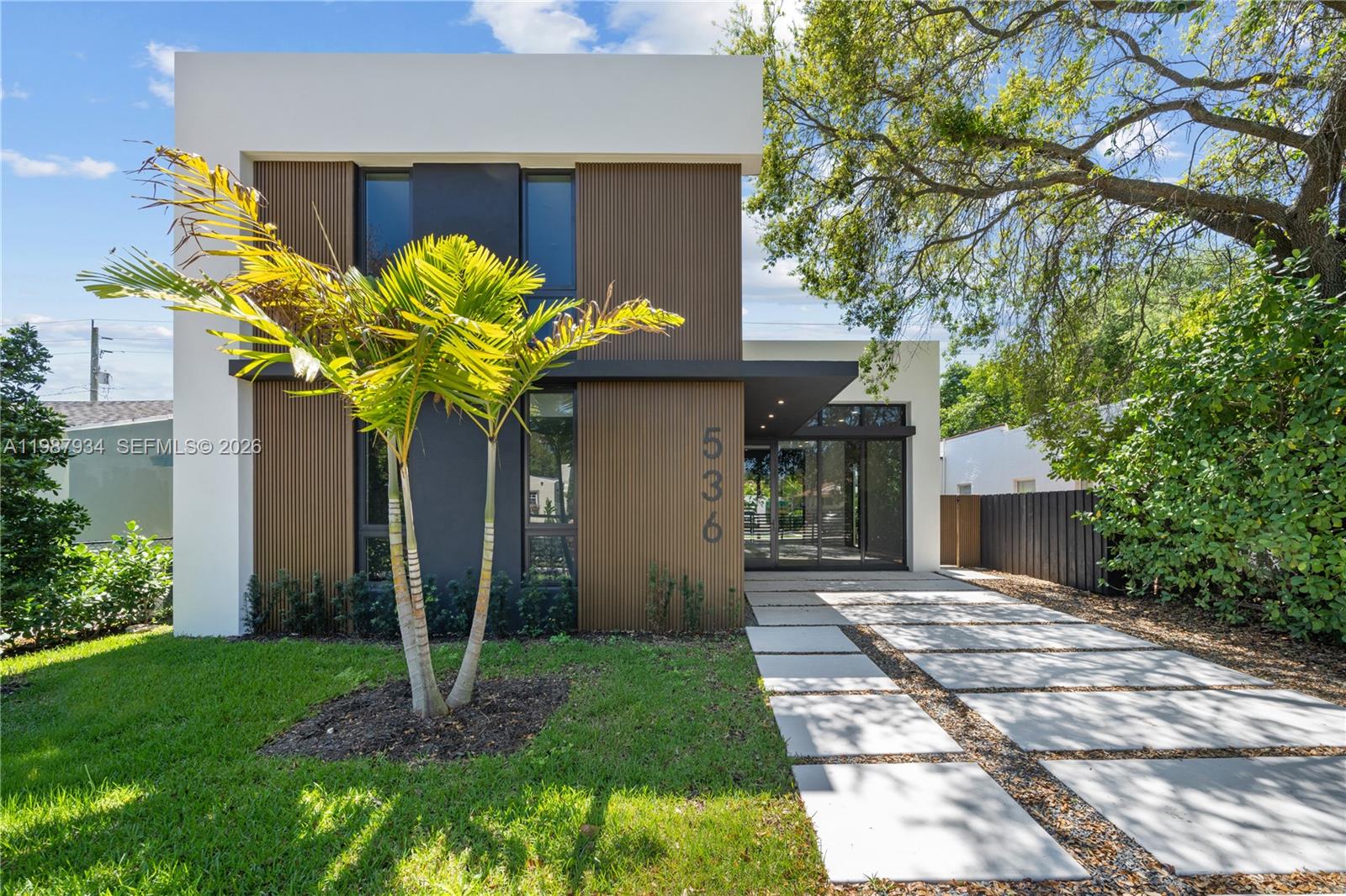 536 NW 48th St Miami, FL 33127