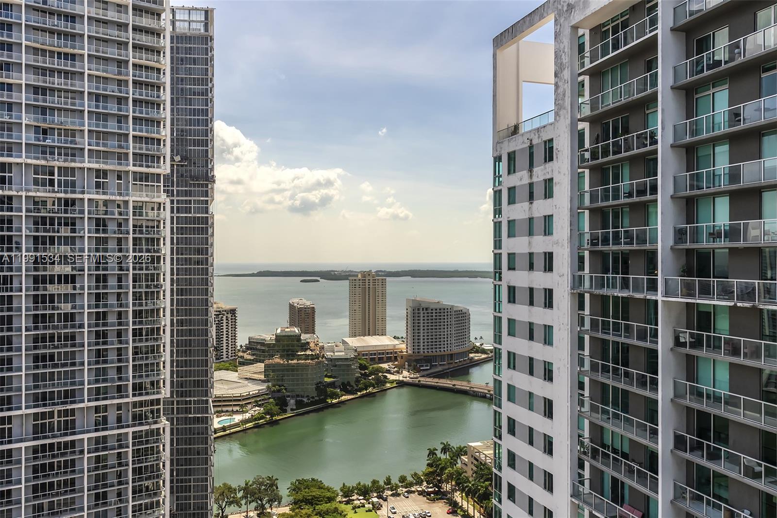 77 SE 5th St #2403 Miami, FL 33131
