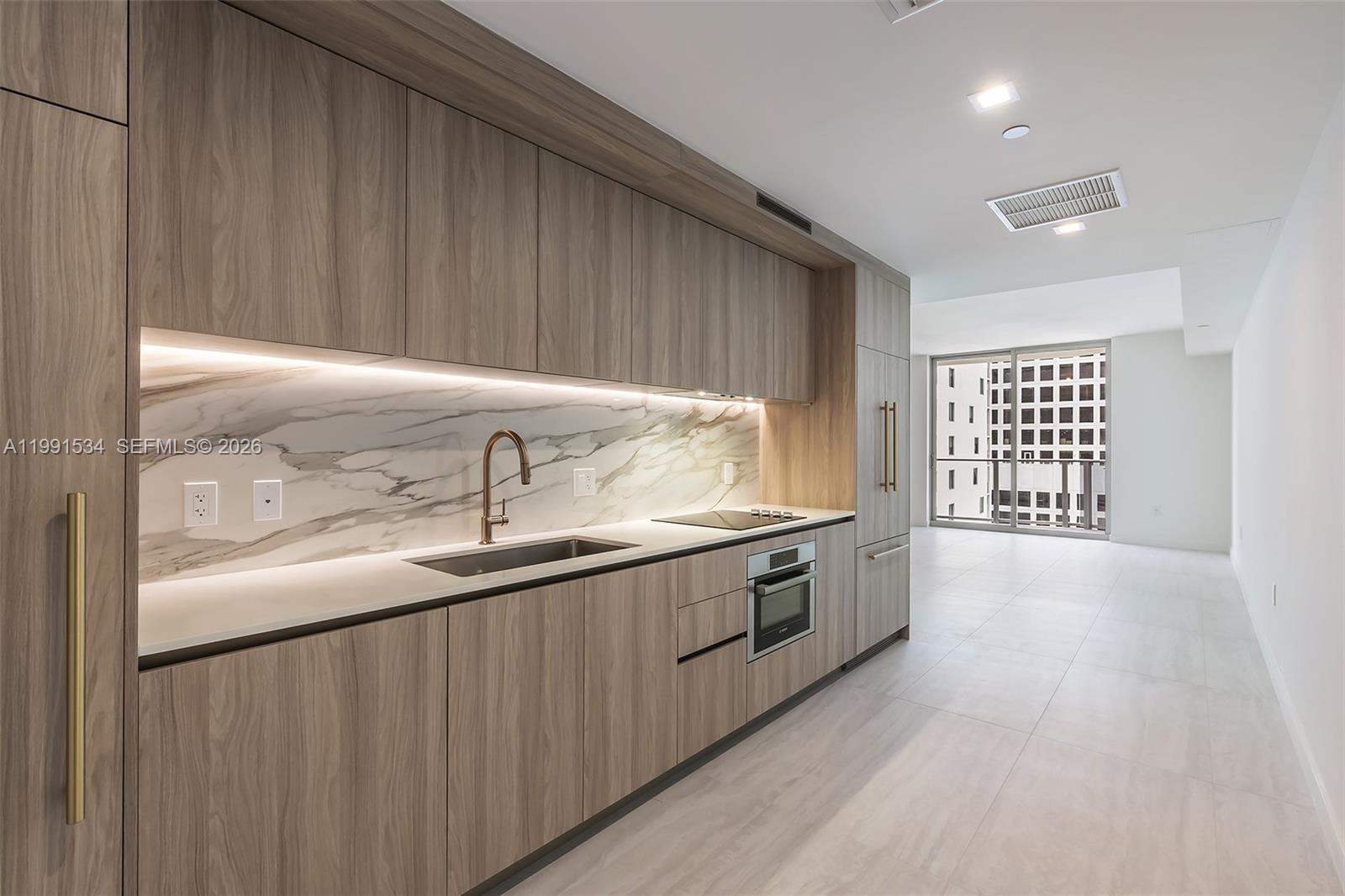 77 SE 5th St #2403 Miami, FL 33131