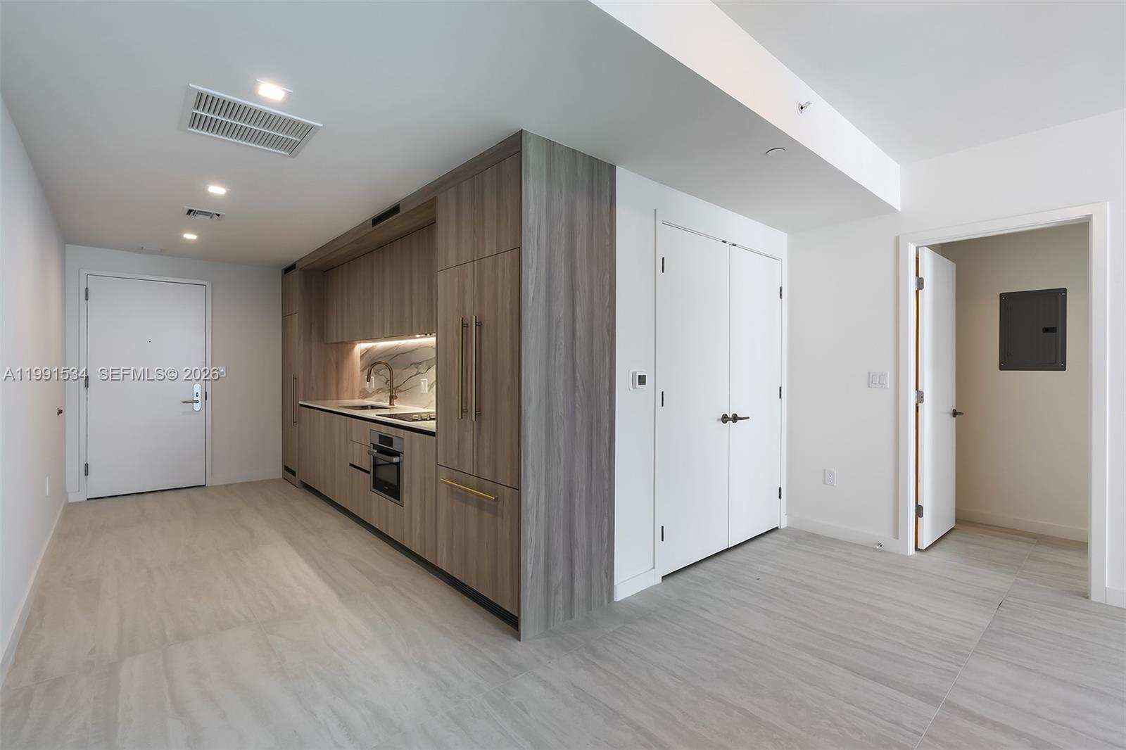 77 SE 5th St #2403 Miami, FL 33131