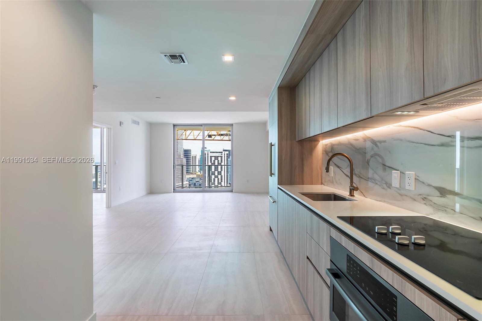 77 SE 5th St #2403 Miami, FL 33131