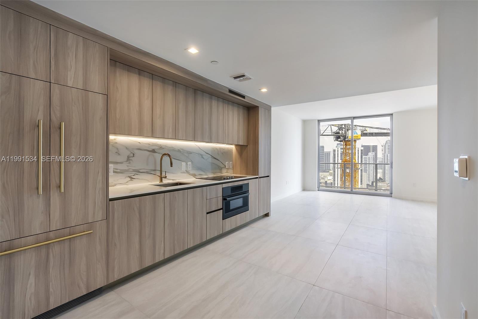 77 SE 5th St #2403 Miami, FL 33131