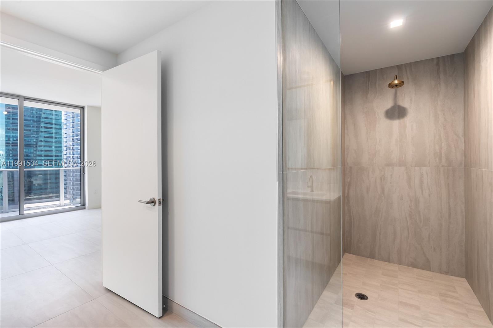 77 SE 5th St #2403 Miami, FL 33131