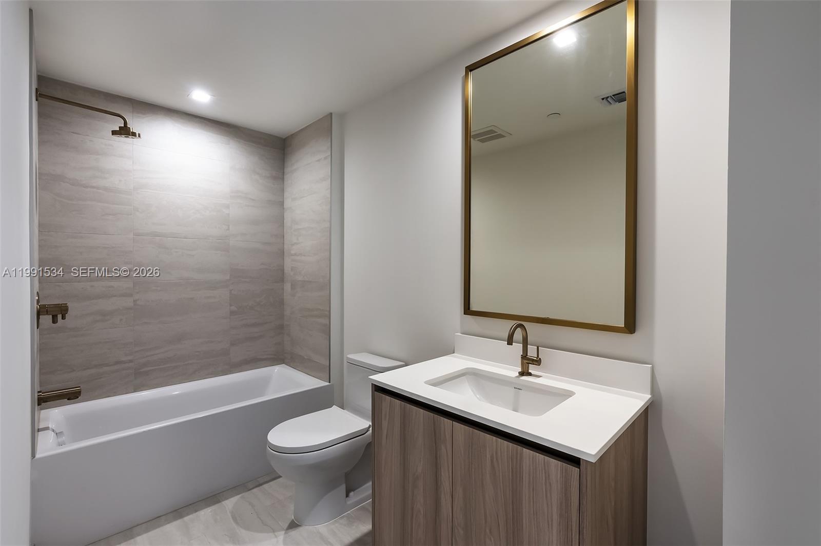 77 SE 5th St #2403 Miami, FL 33131