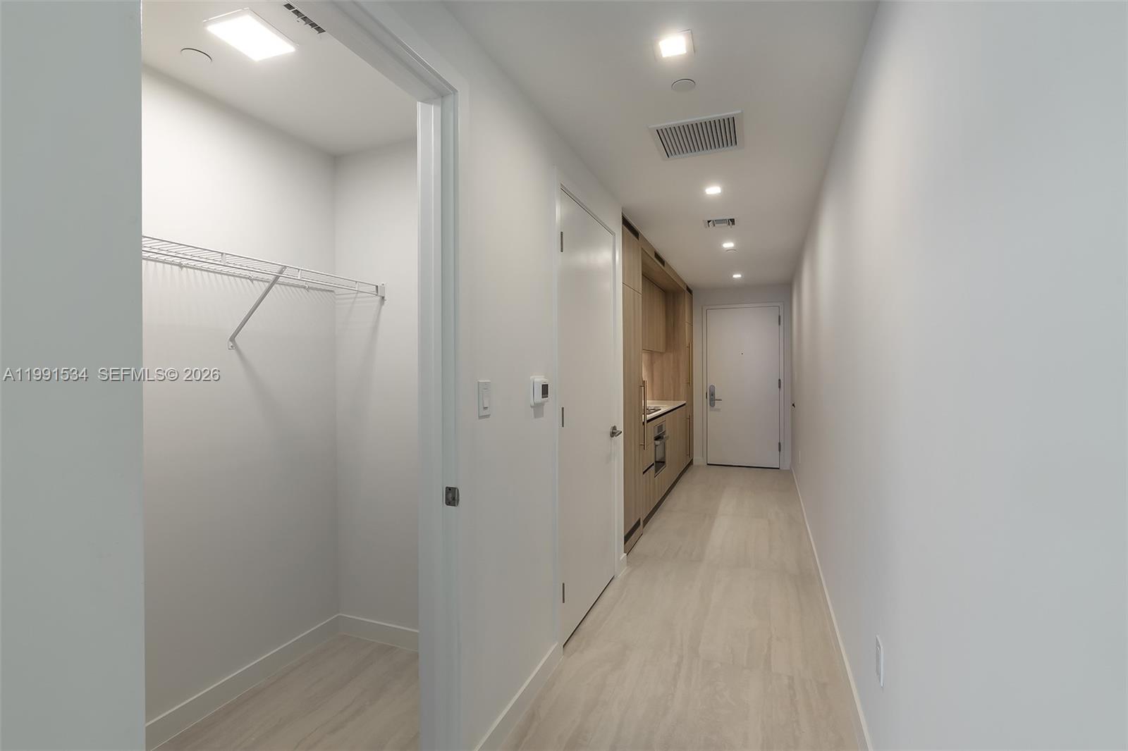 77 SE 5th St #2403 Miami, FL 33131