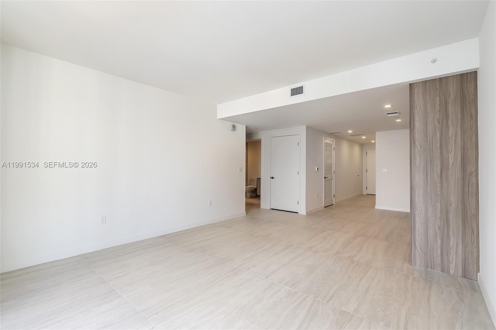 77 SE 5th St #2403 Miami, FL 33131