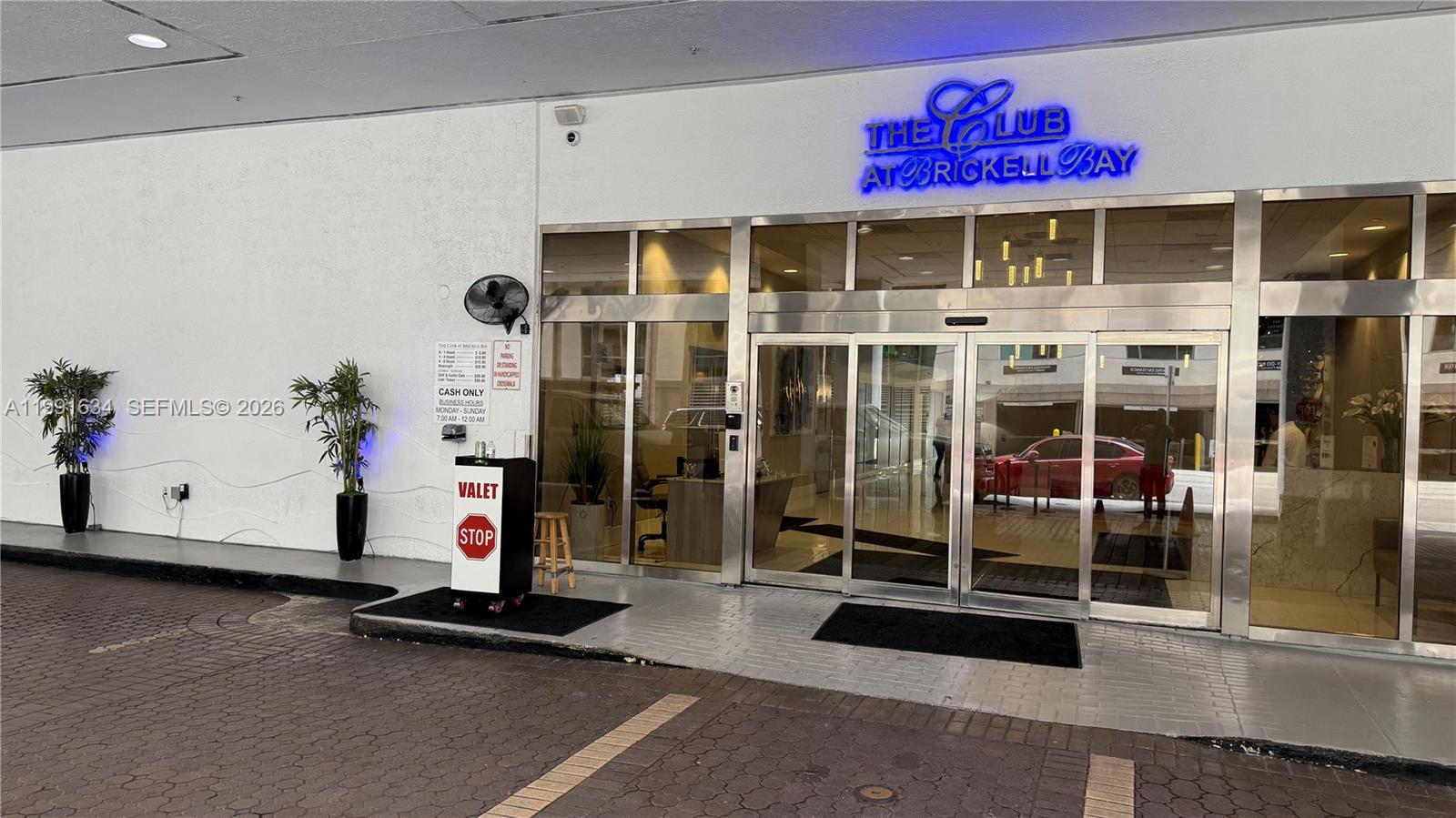 1200 Brickell Bay Dr #2216 Miami, FL 33131