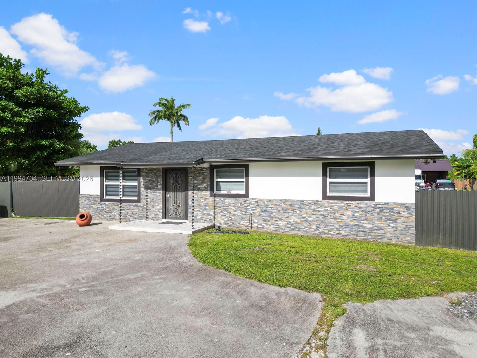 15305 SW 209th Ave Miami, FL 33187