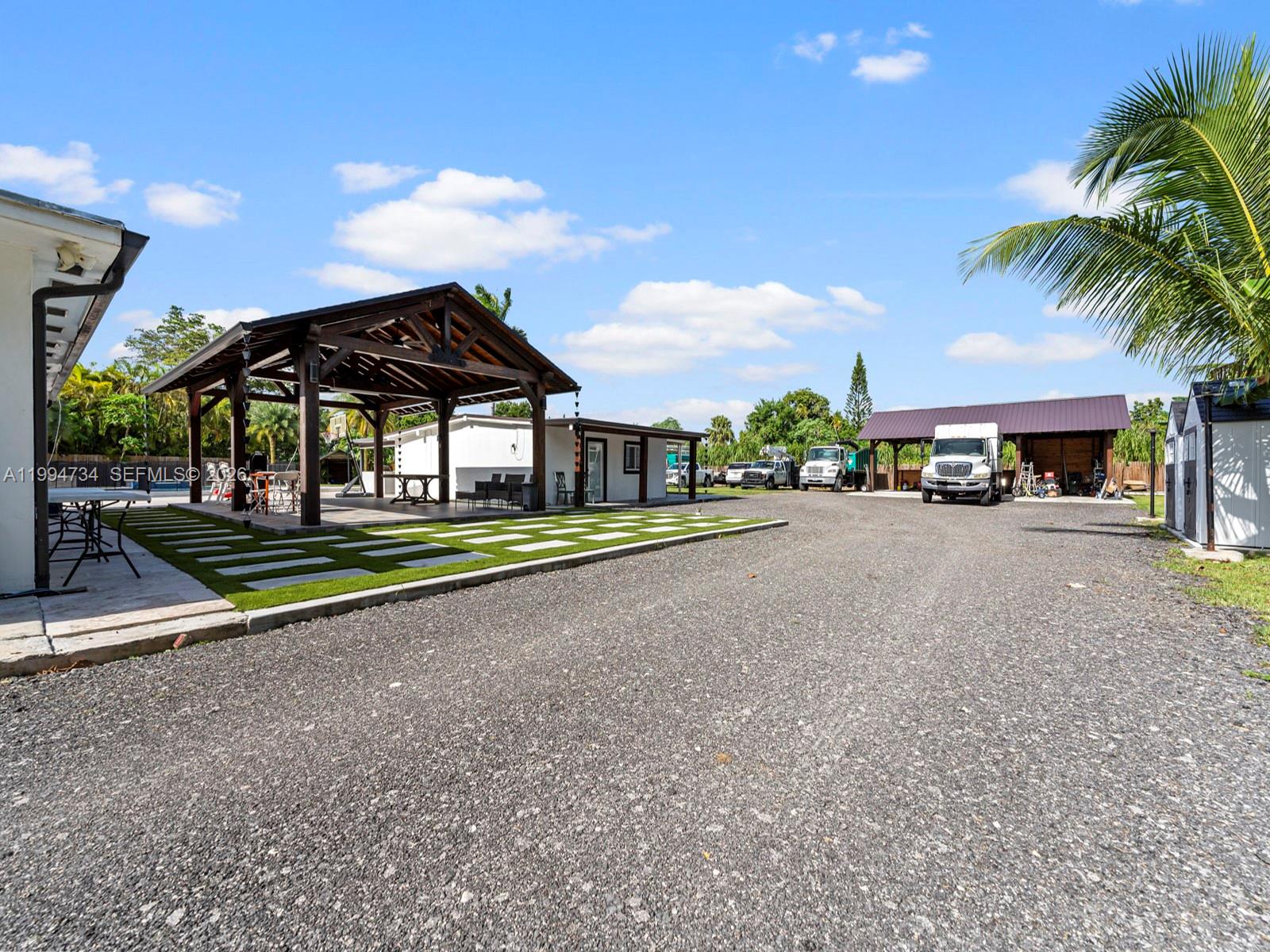 15305 SW 209th Ave Miami, FL 33187