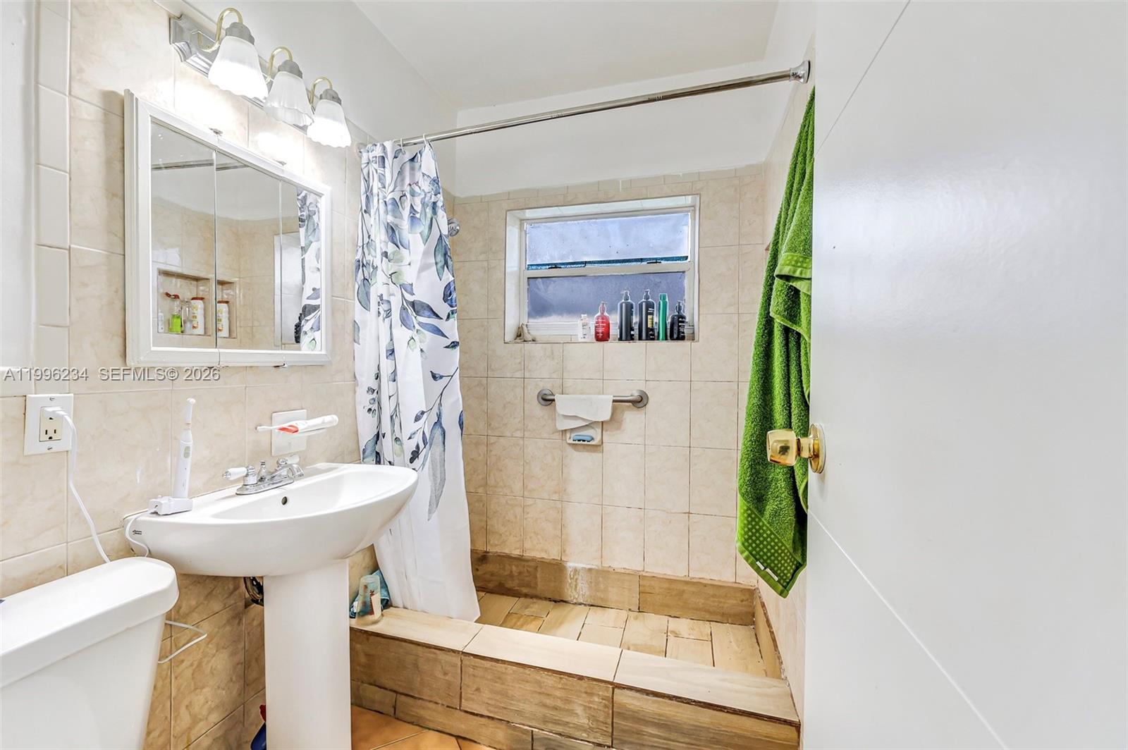 1263 NE 182nd St North Miami Beach, FL 33162