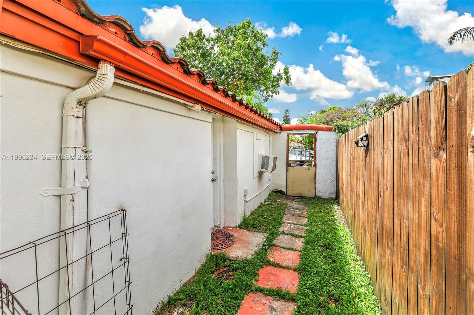 1263 NE 182nd St North Miami Beach, FL 33162