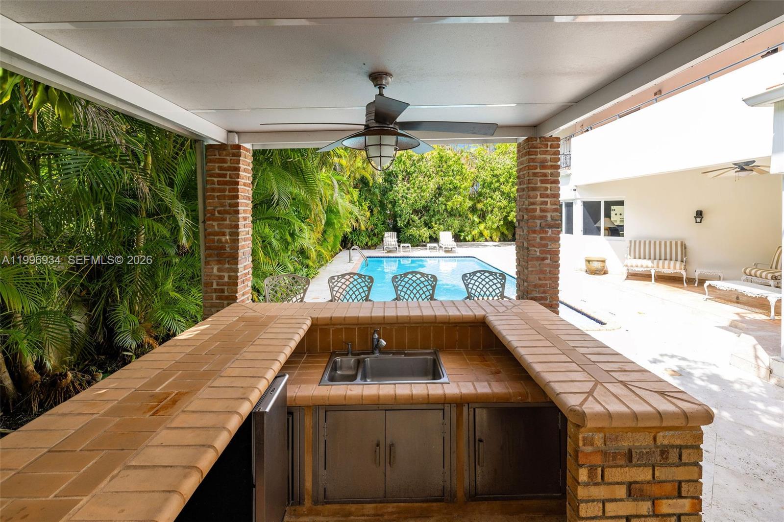 8450 SW 74th Ter Miami, FL 33143