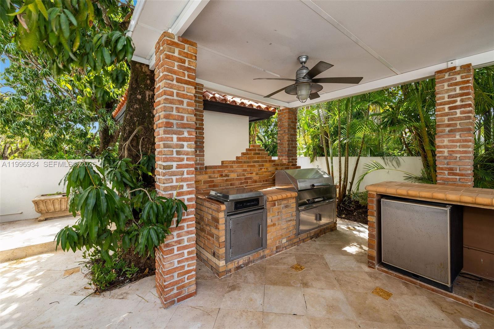 8450 SW 74th Ter Miami, FL 33143