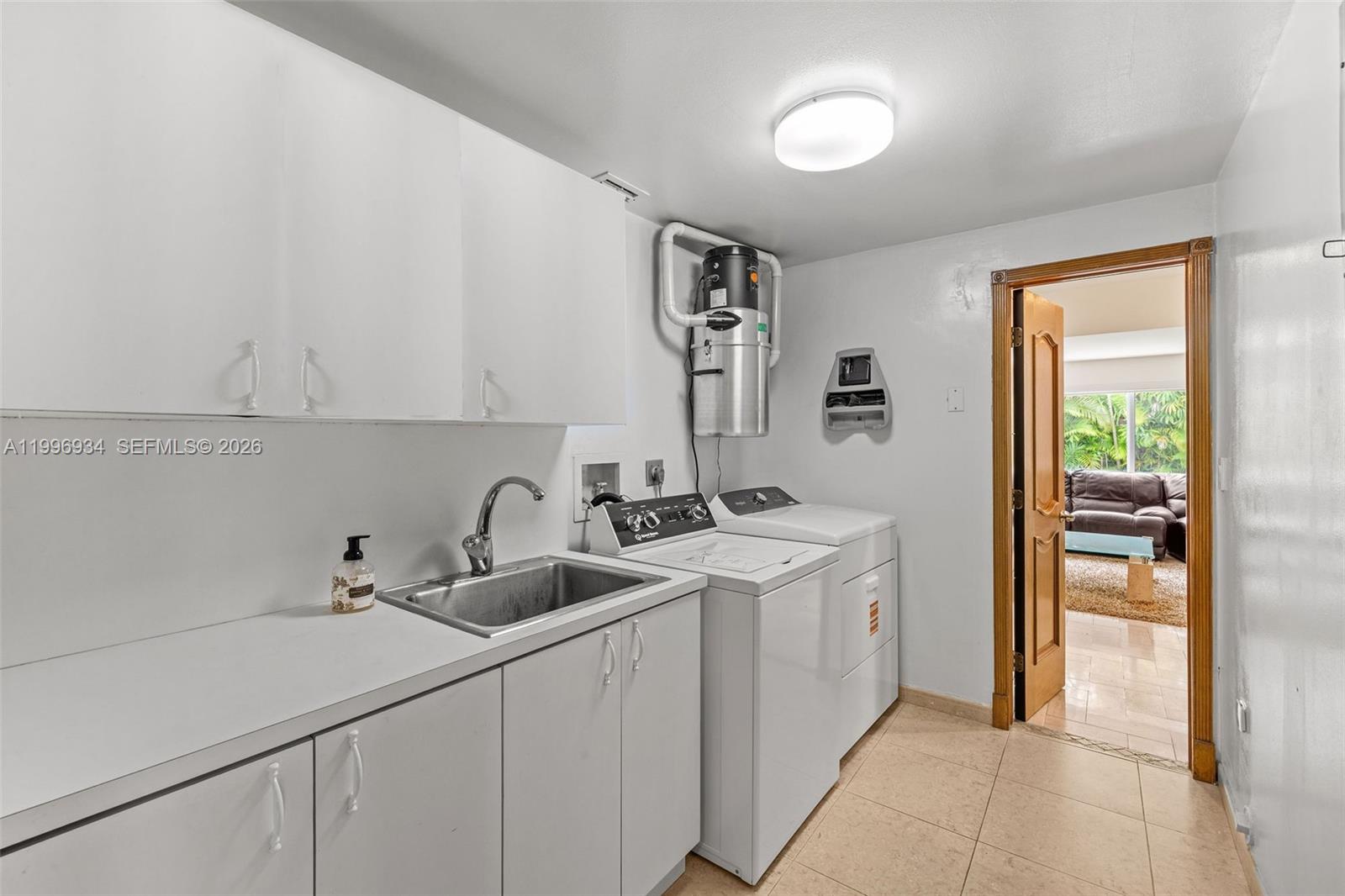 8450 SW 74th Ter Miami, FL 33143