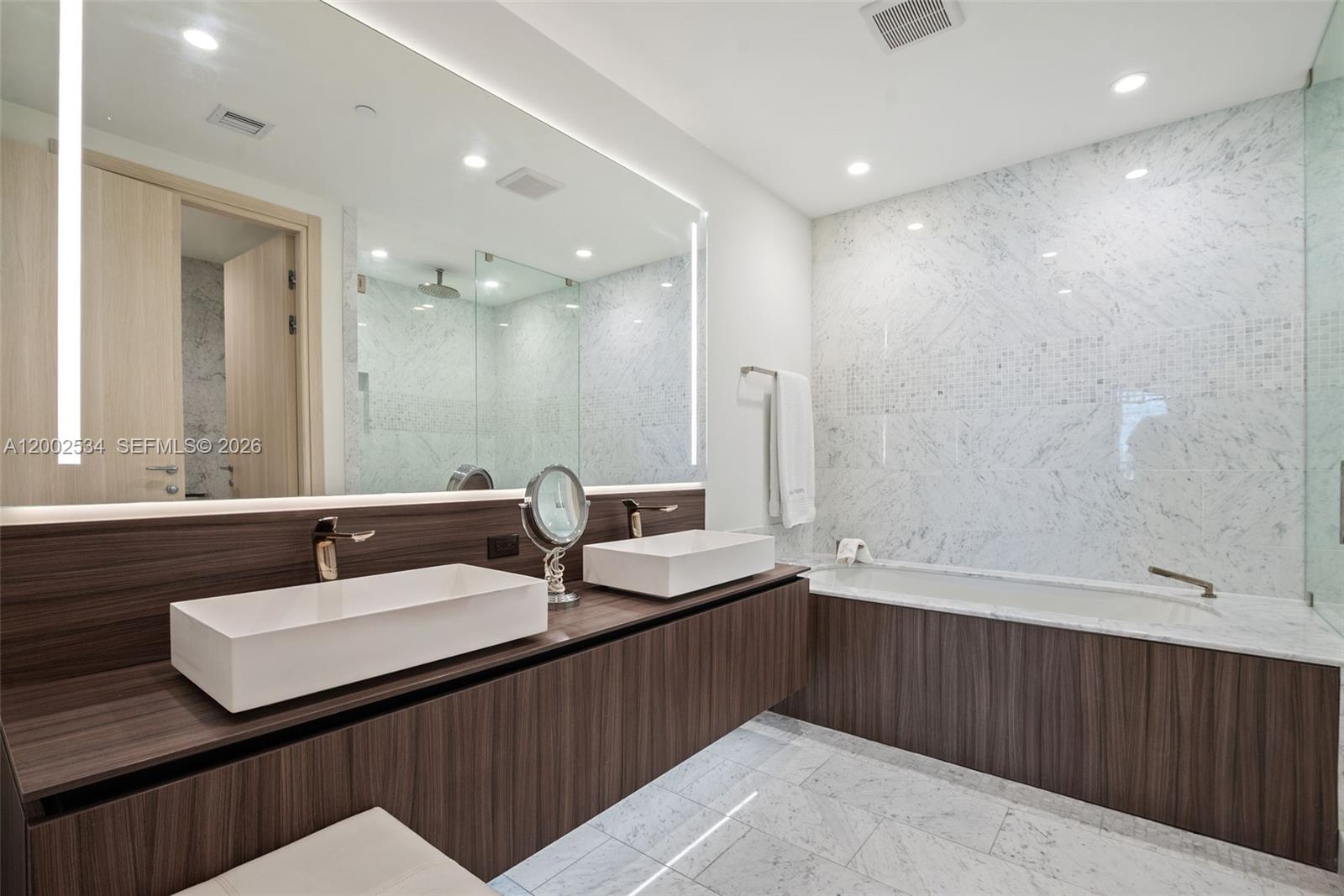 1000 Brickell Plz #PH5103 Miami, FL 33131