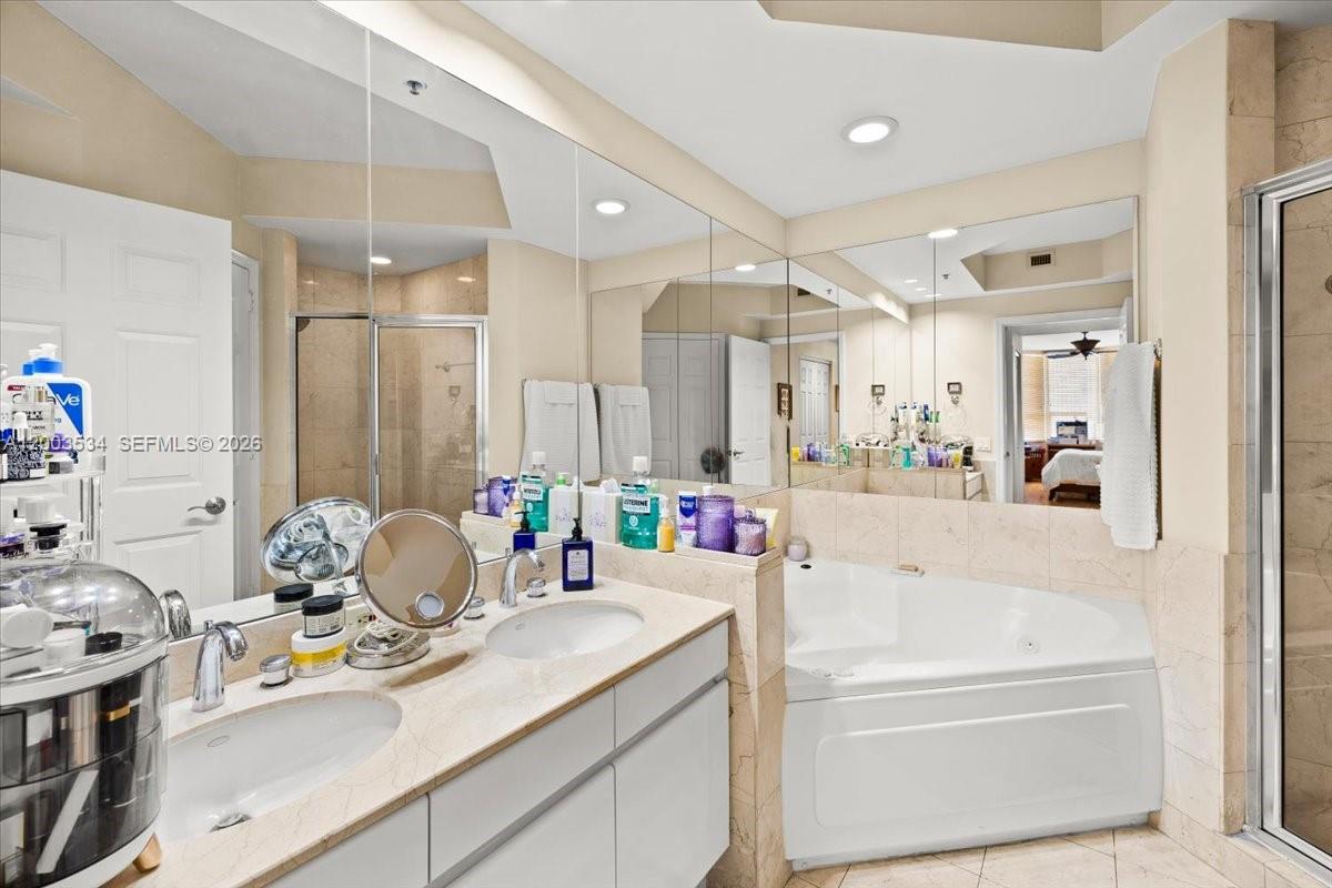 808 Brickell Key Dr #1205 Miami, FL 33131