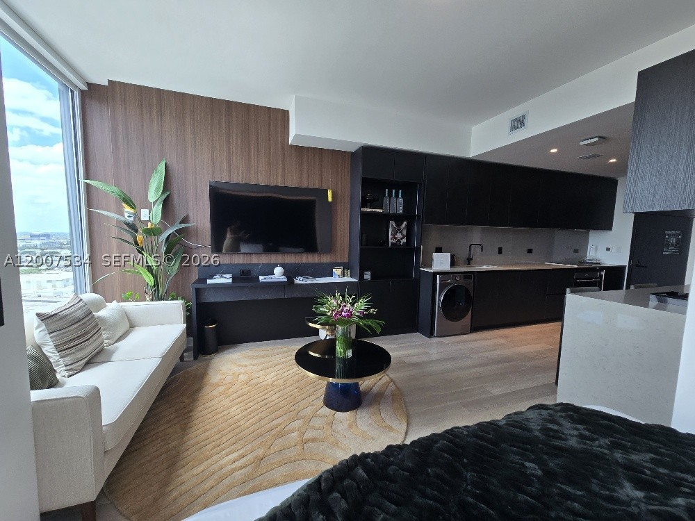 image E11EVEN Hotel & Residences9