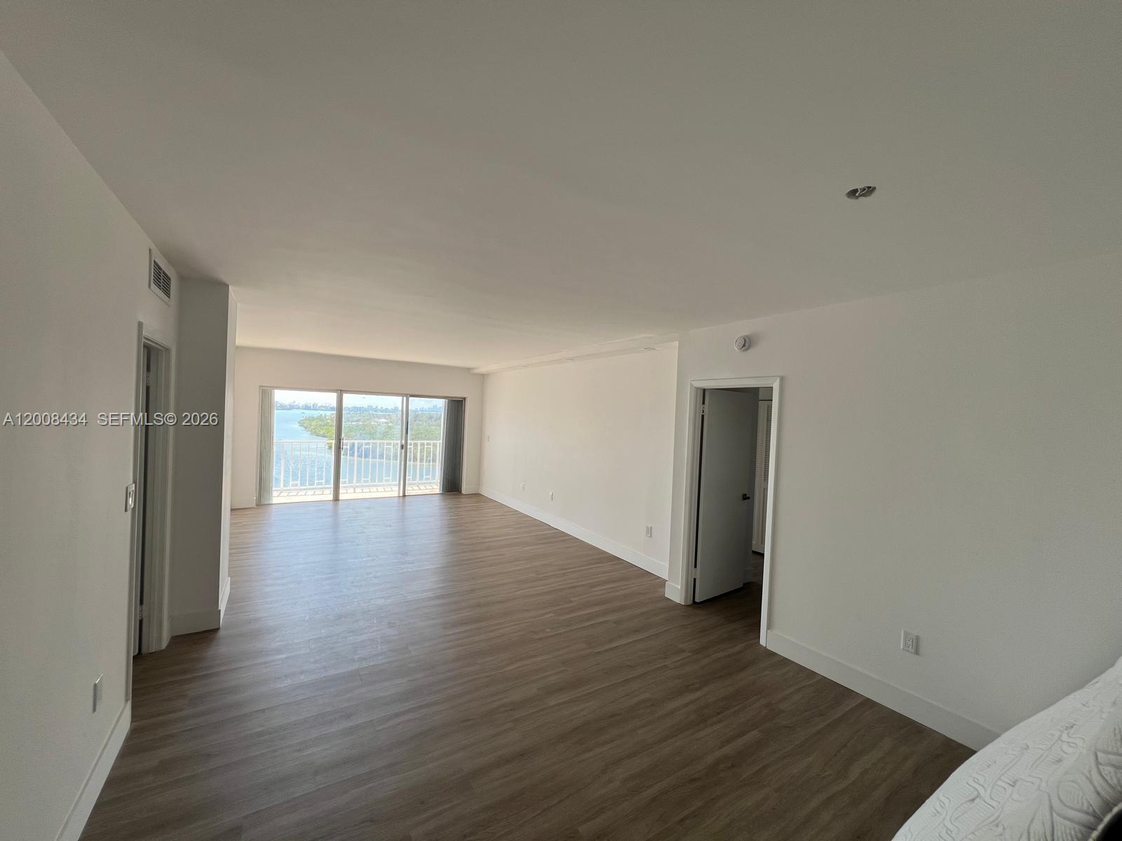 image Arlen House West16