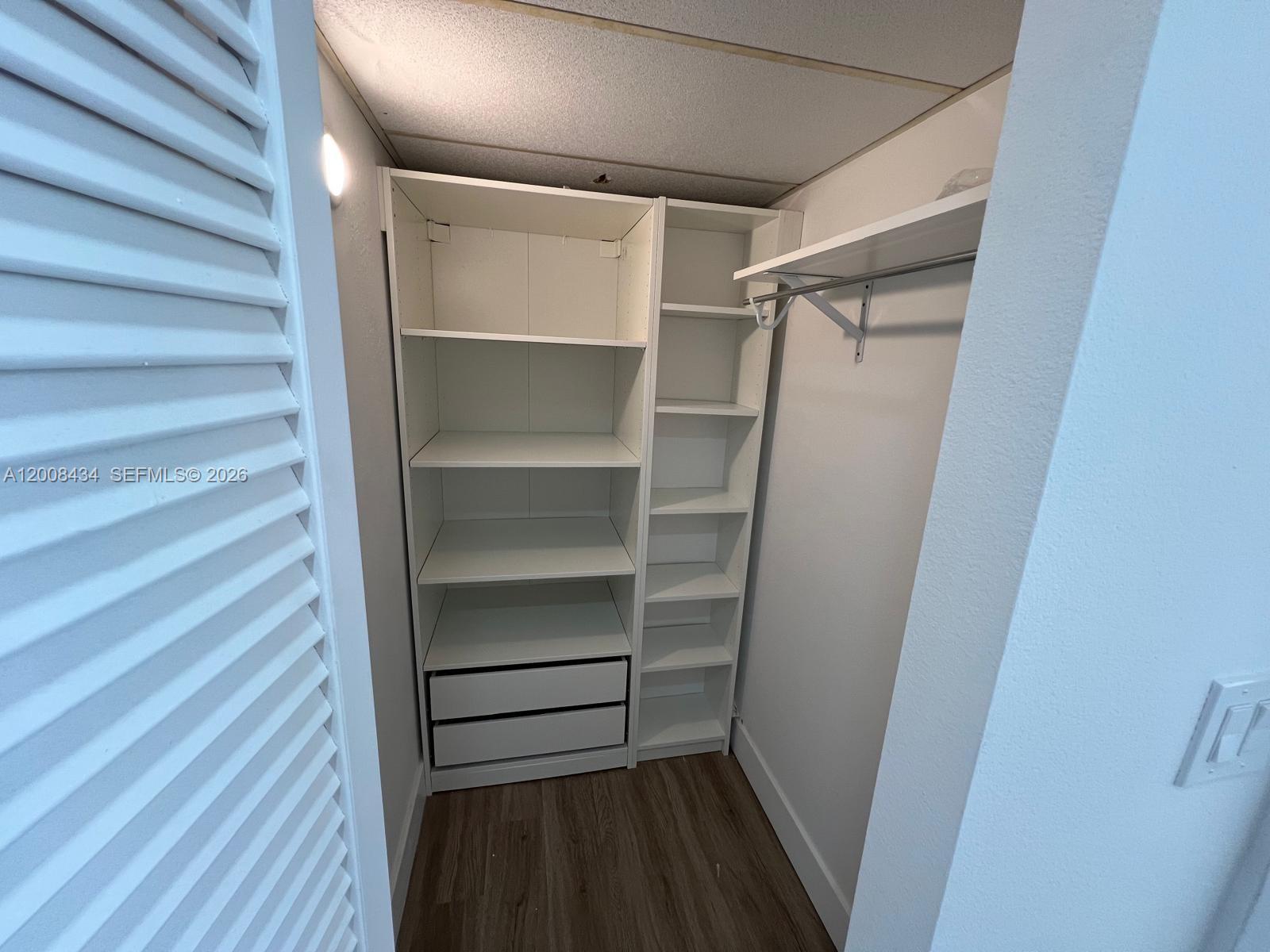 image Arlen House West25