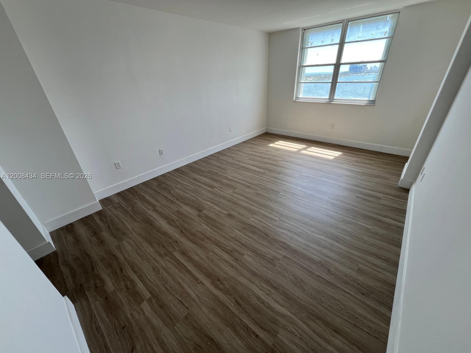 image Arlen House West32
