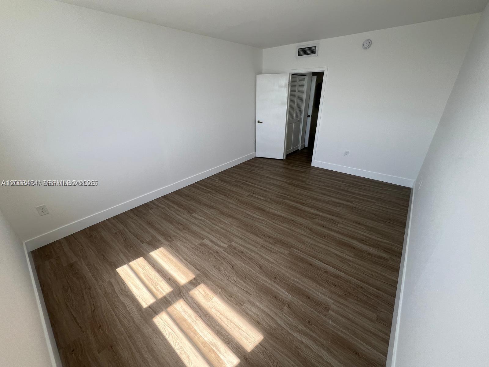 image Arlen House West33