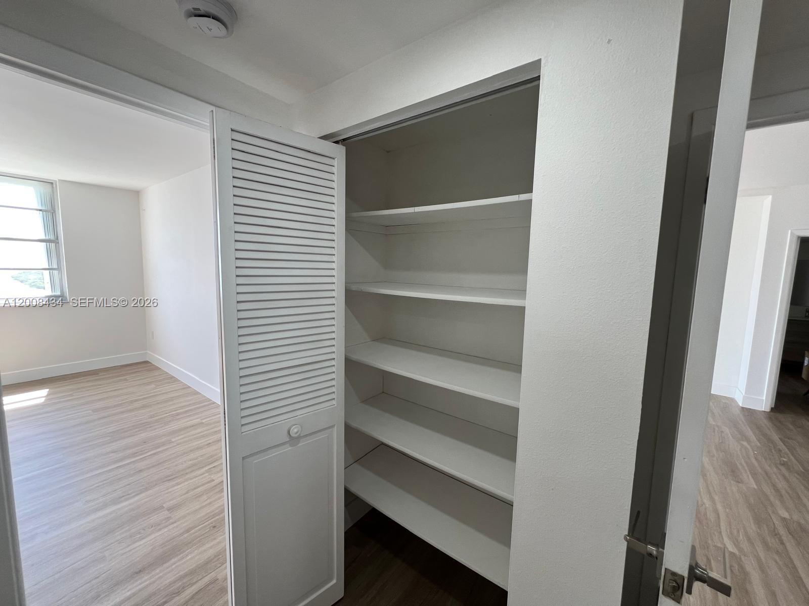 image Arlen House West40
