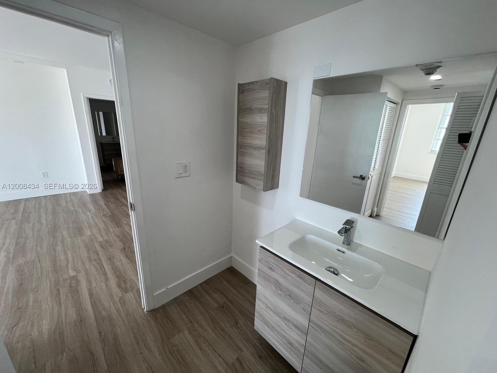 image Arlen House West42