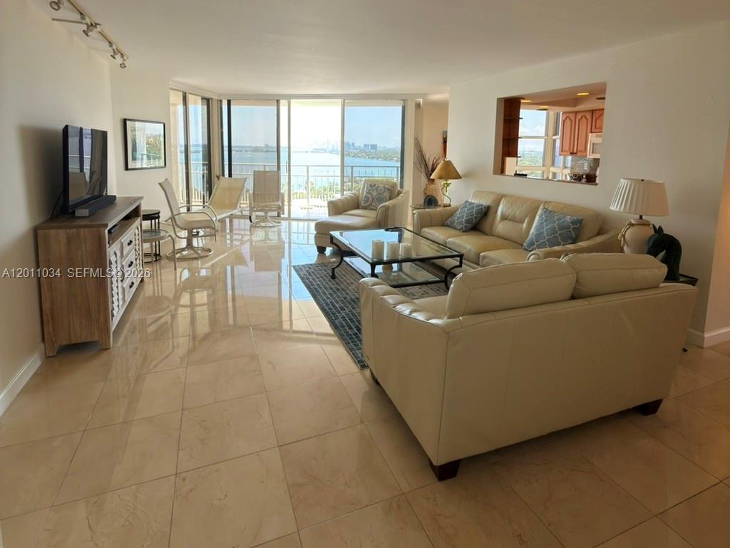 4000 Towerside Ter #1912