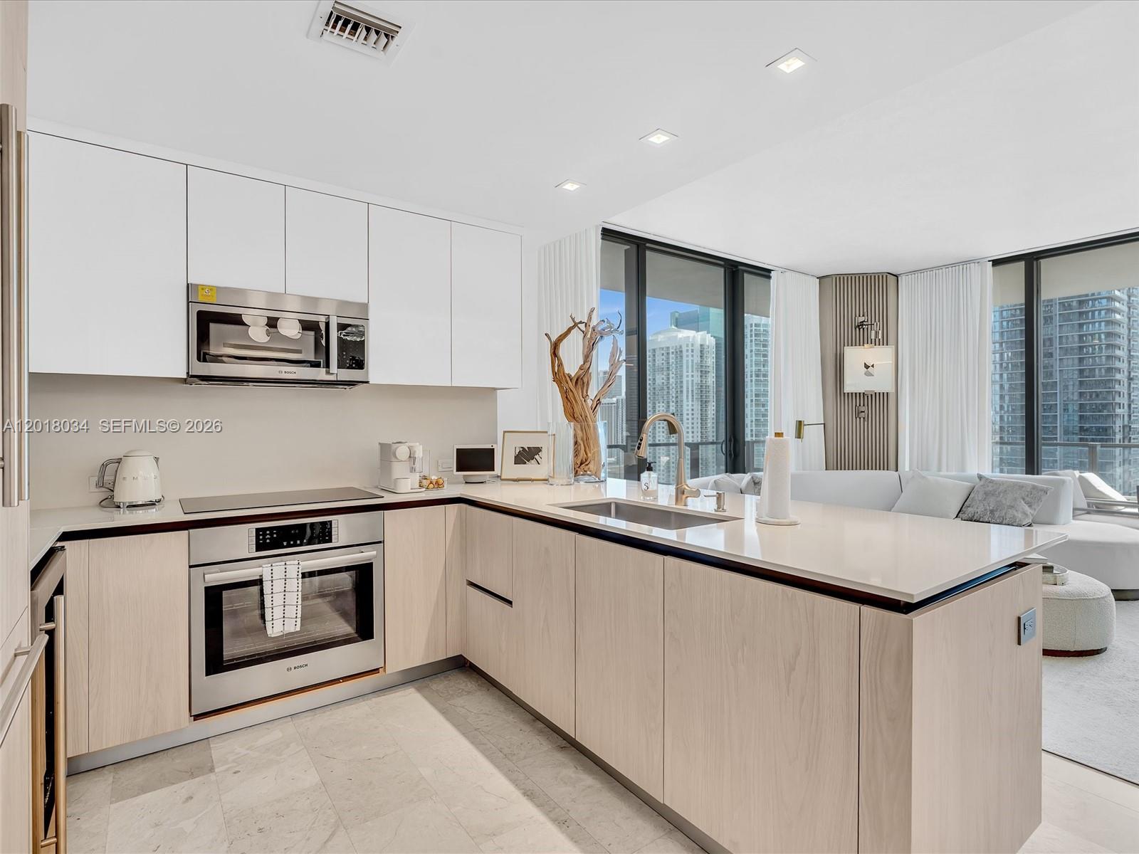 88 SW 7th St #2011 Miami, FL 33130