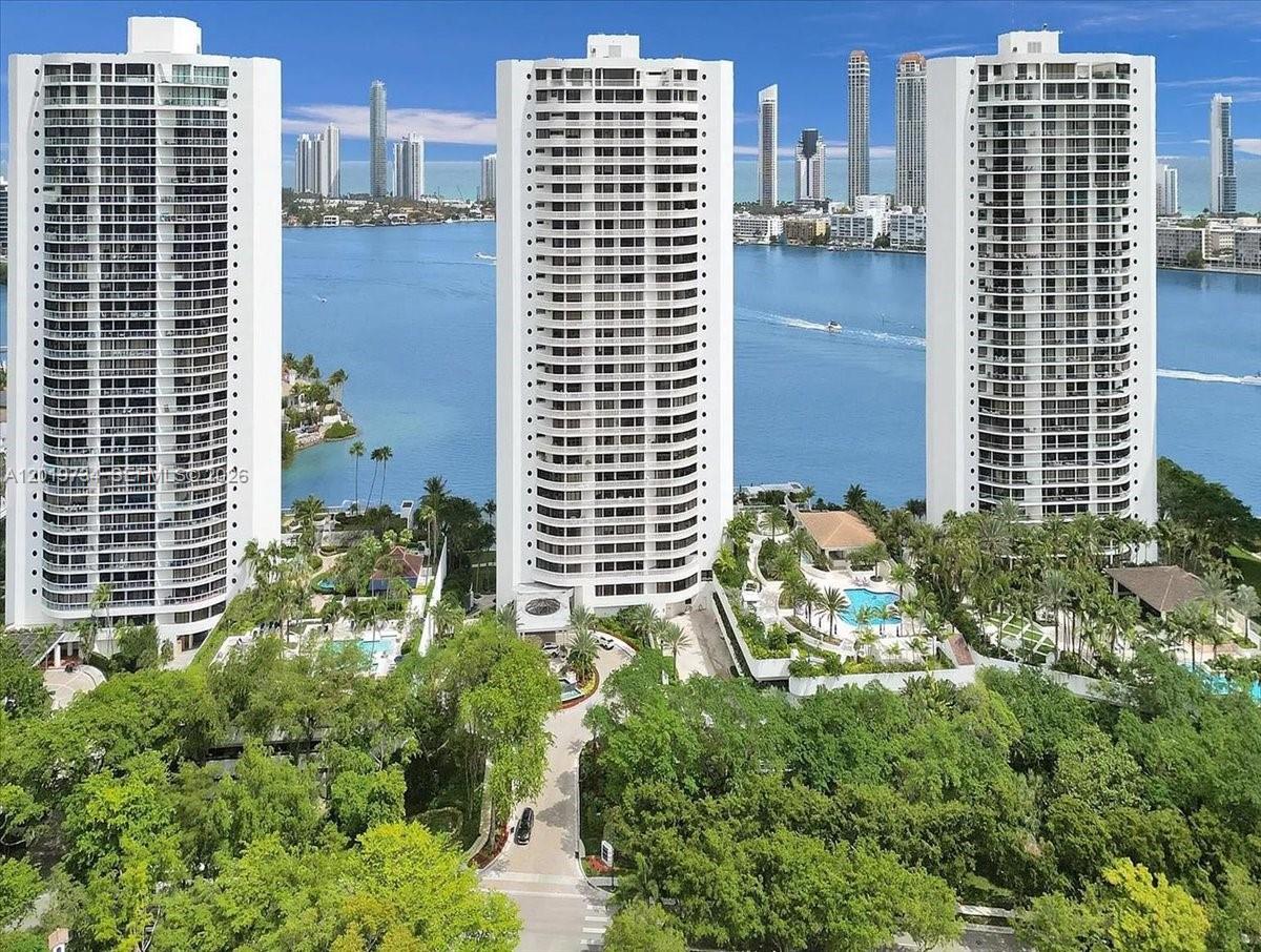 3000 Island Blvd #2802