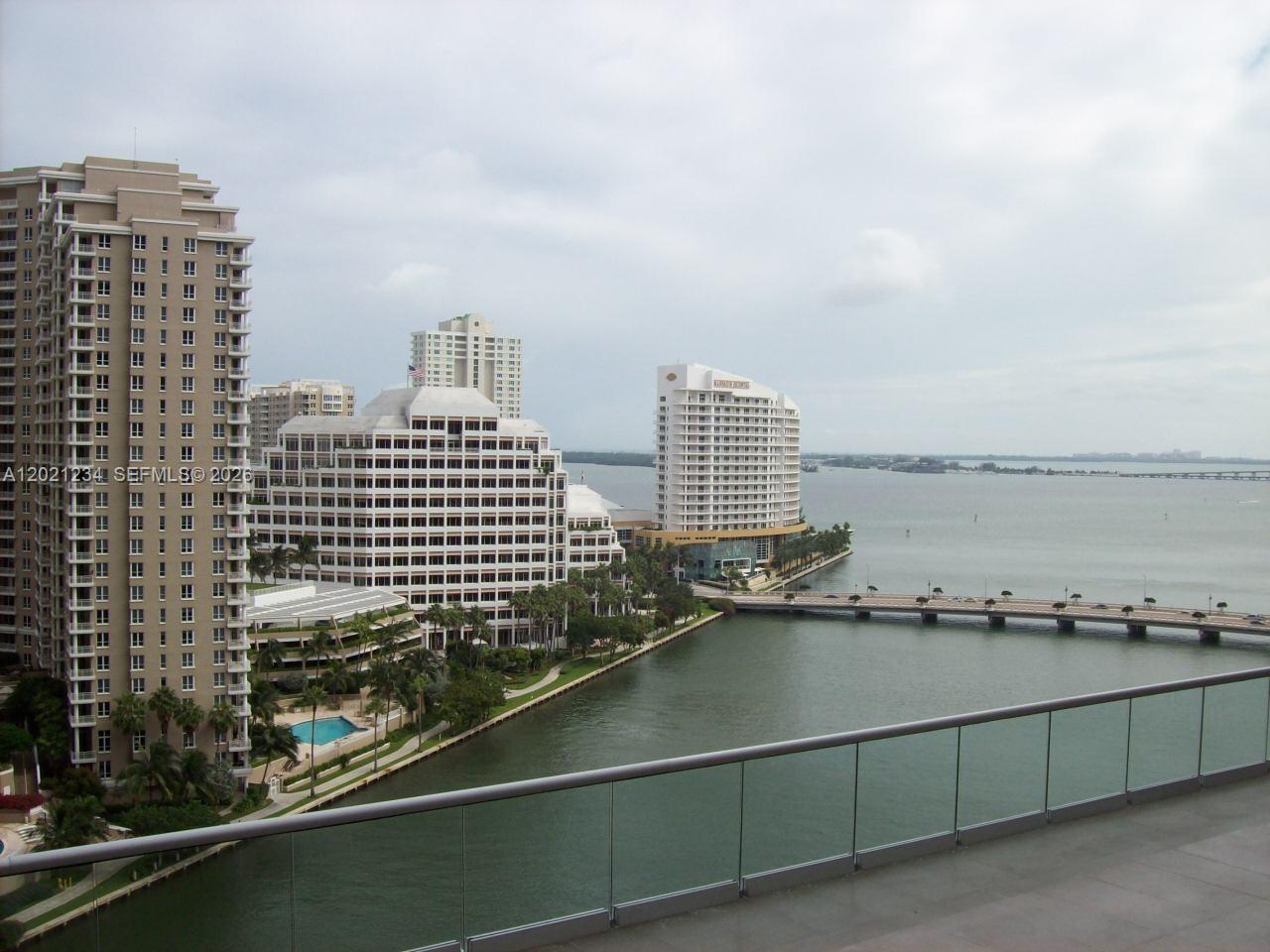 image Icon Brickell I24