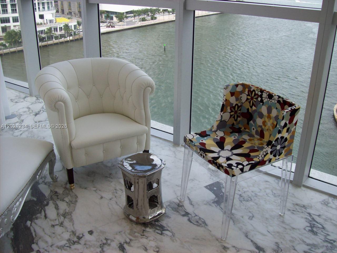 image Icon Brickell I28