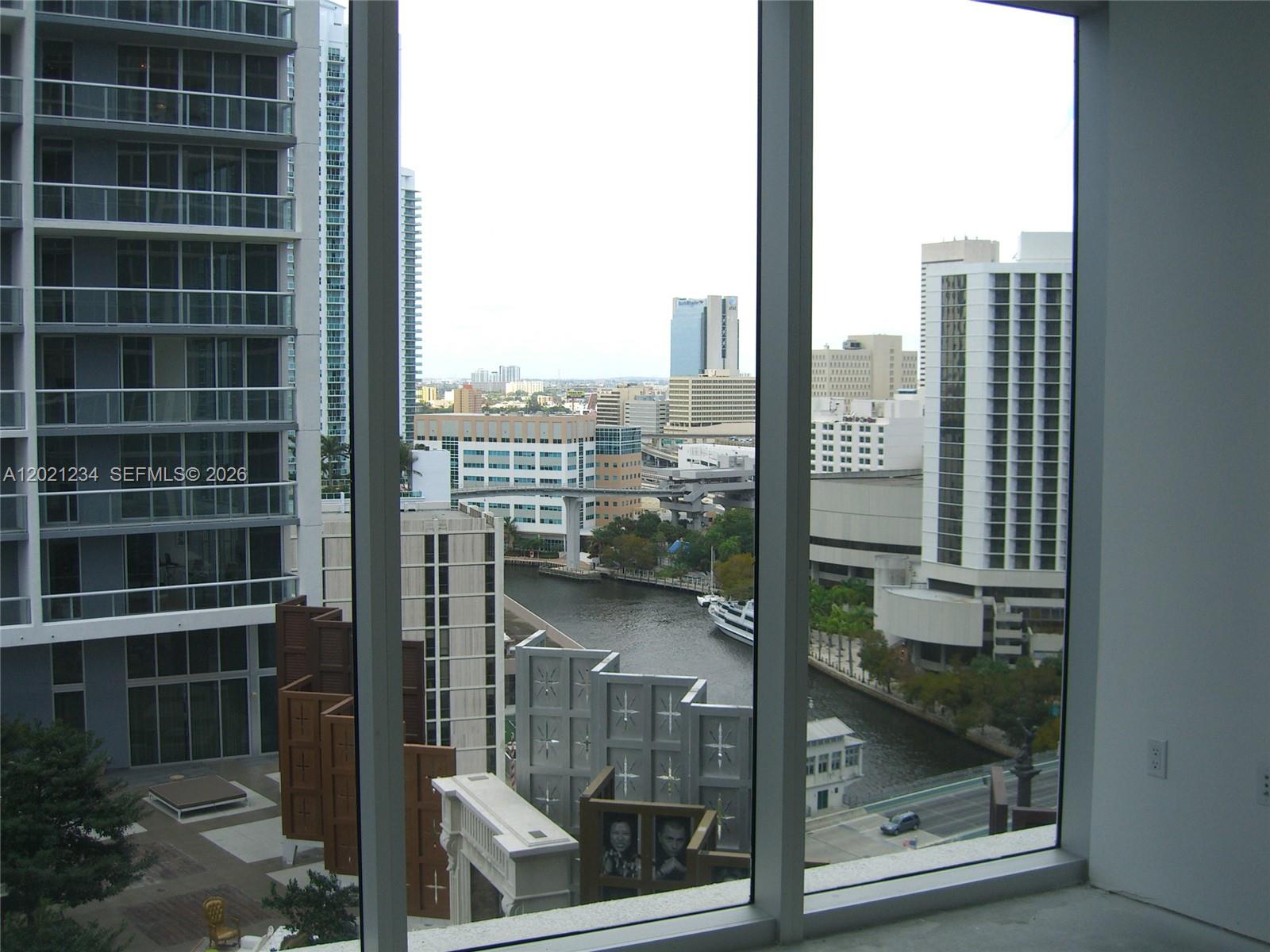 image Icon Brickell I39