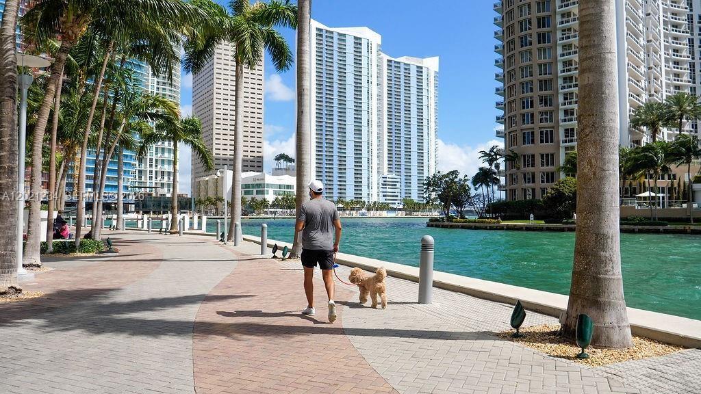 image Icon Brickell I44