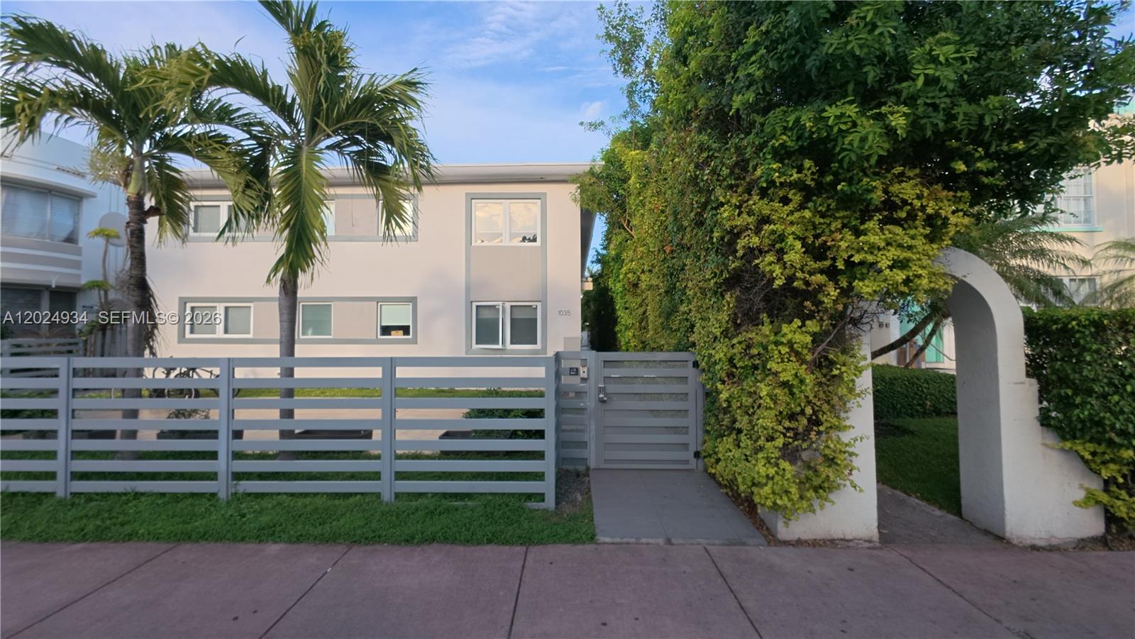 1035 Euclid Ave #25