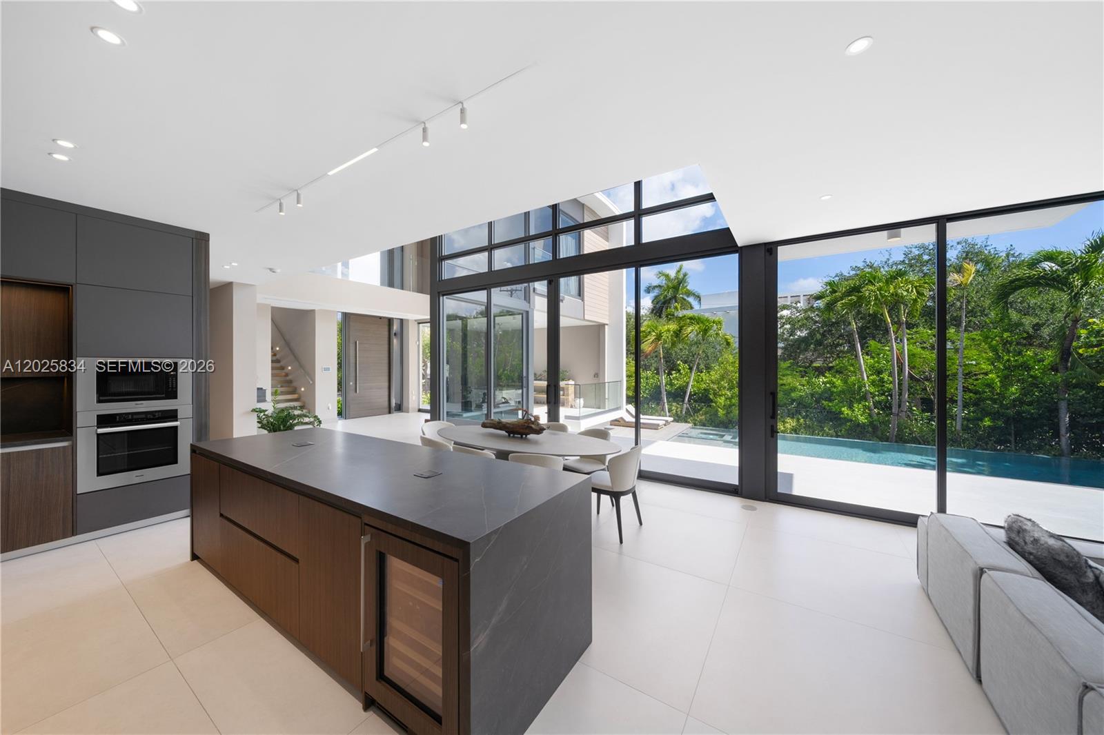 571 Glenridge Rd Key Biscayne, FL 33149