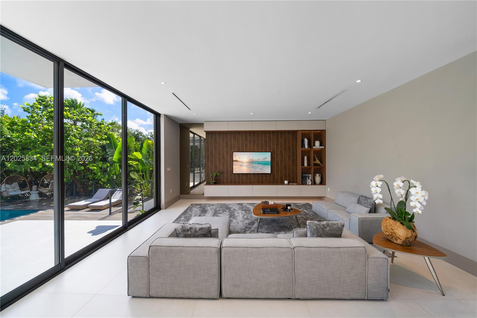 571 Glenridge Rd Key Biscayne, FL 33149